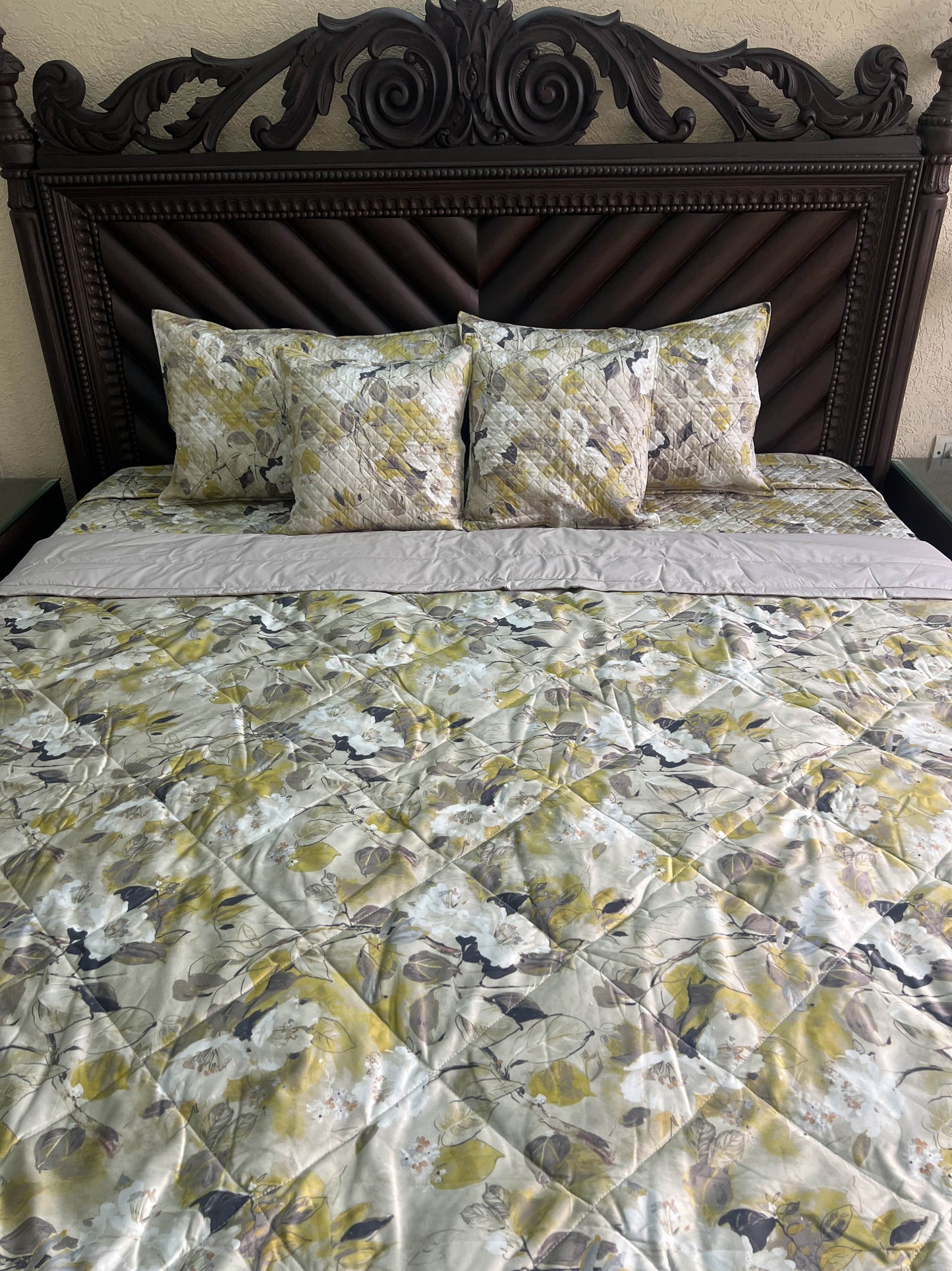 Comforter & Bedcover Set