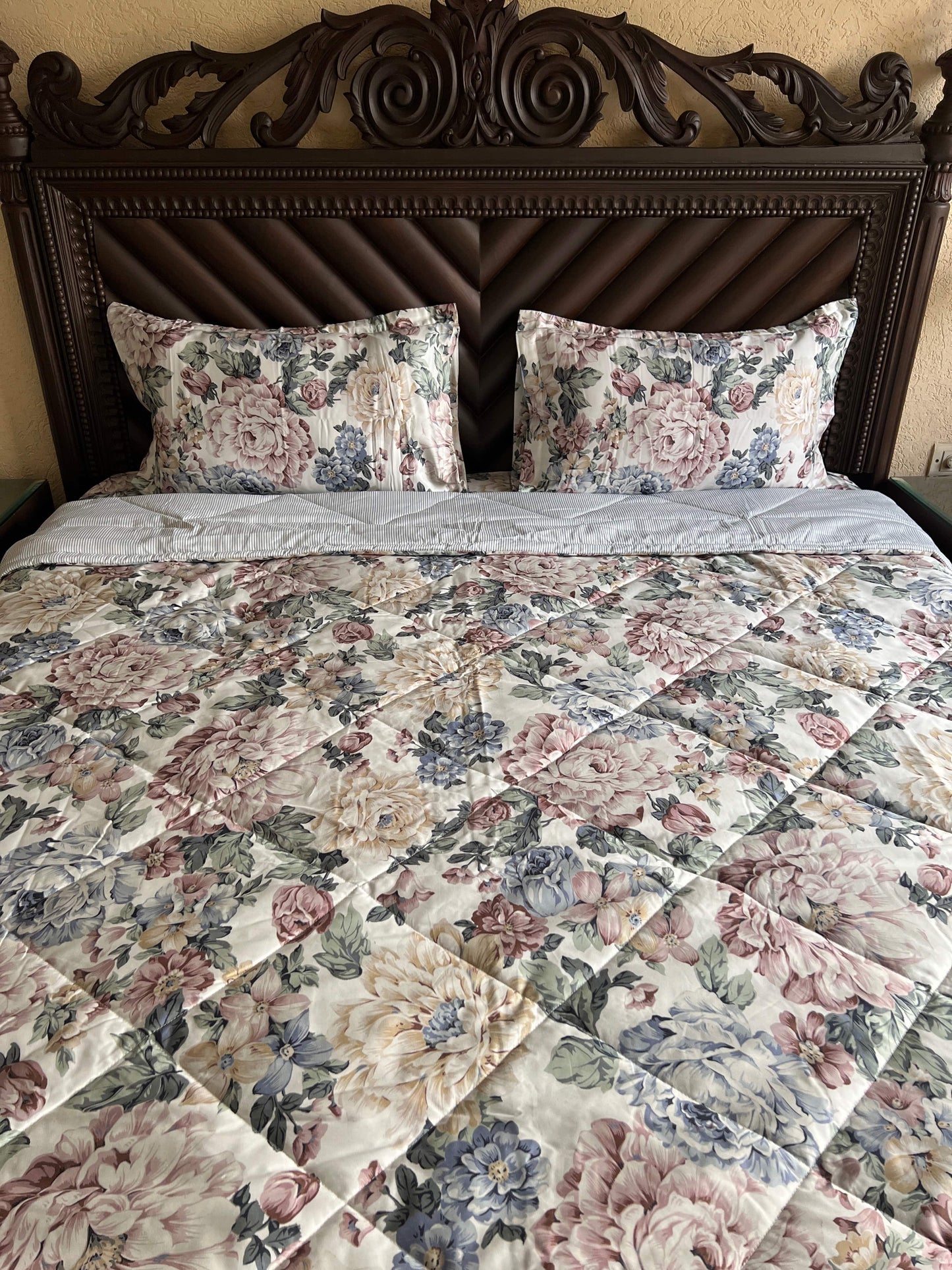 Comforter & Bedsheet Set