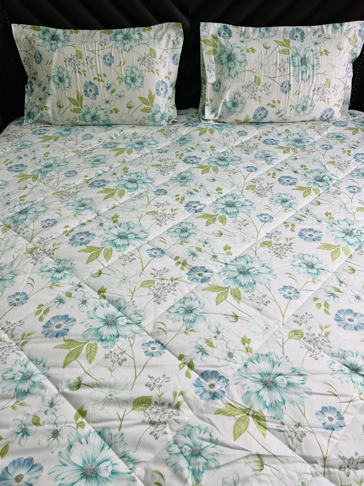 Comforter & Bedsheet Set