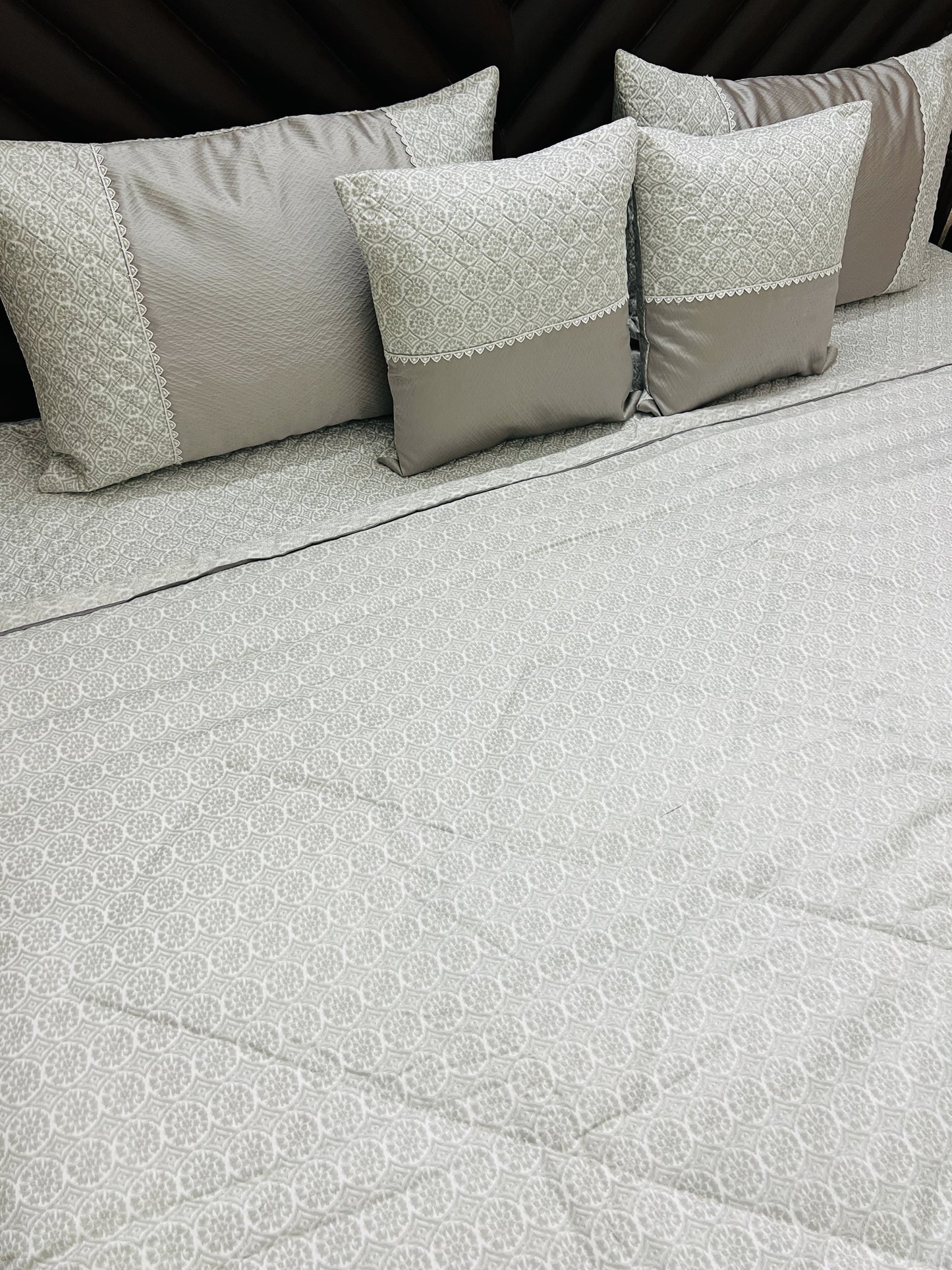 Comforter & Bedcover Set